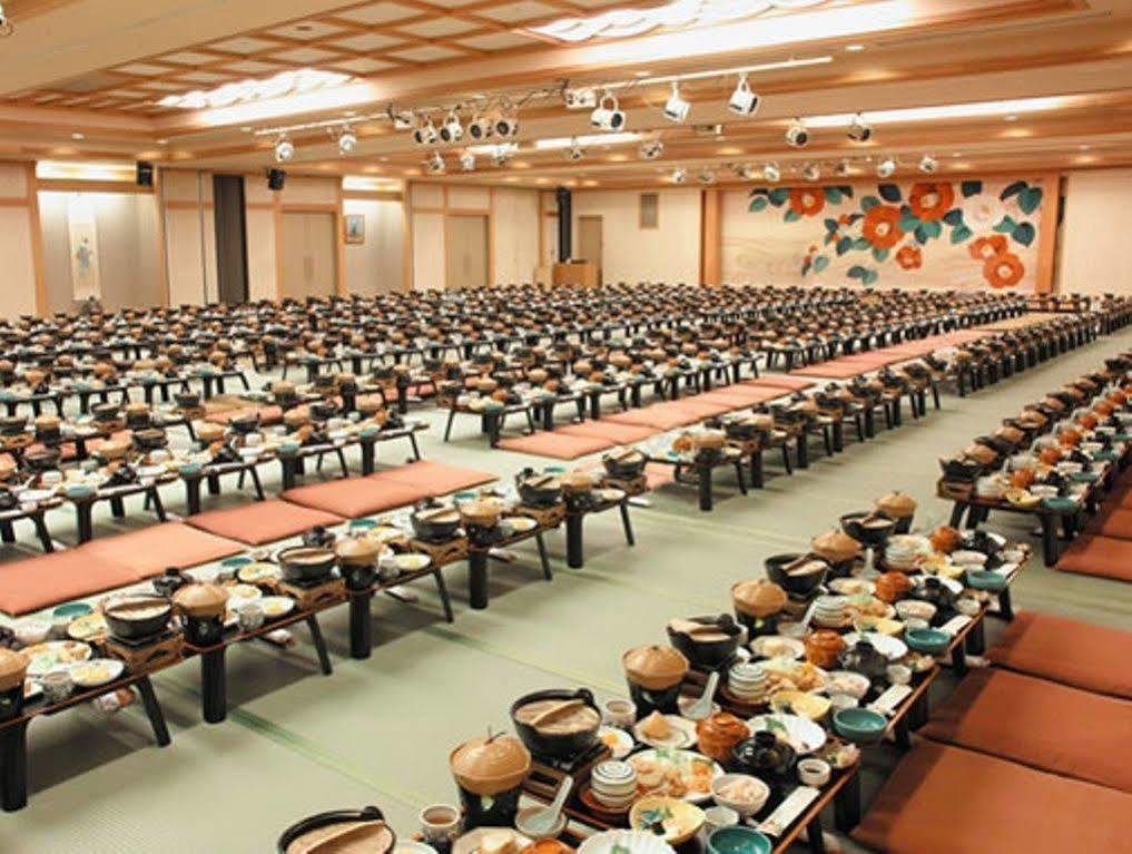 Hotel Tsubakikan Honkan Macujama Kültér fotó